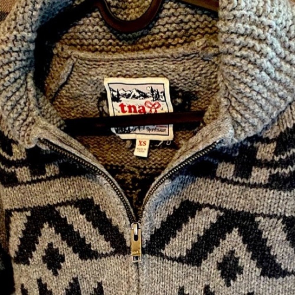 Aritzia TNA Sea to Sky Aztec cabin cardigan in Grey/Black US XS - Picture 3 of 8